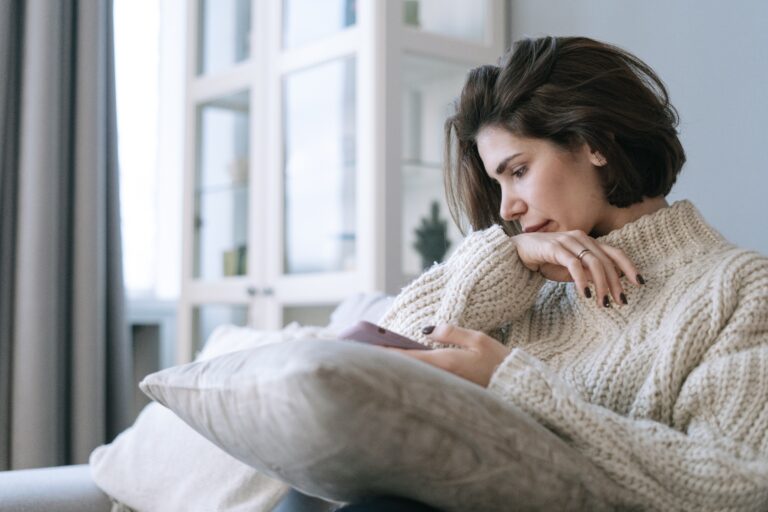8 Warning Signs of a Toxic Relationship You Should Not Ignore