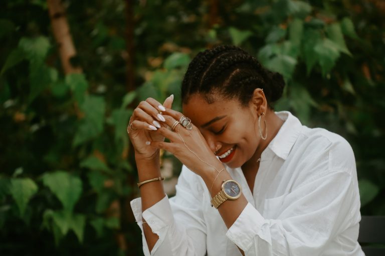 10 Classic Signs of an Emotionally Mature Woman