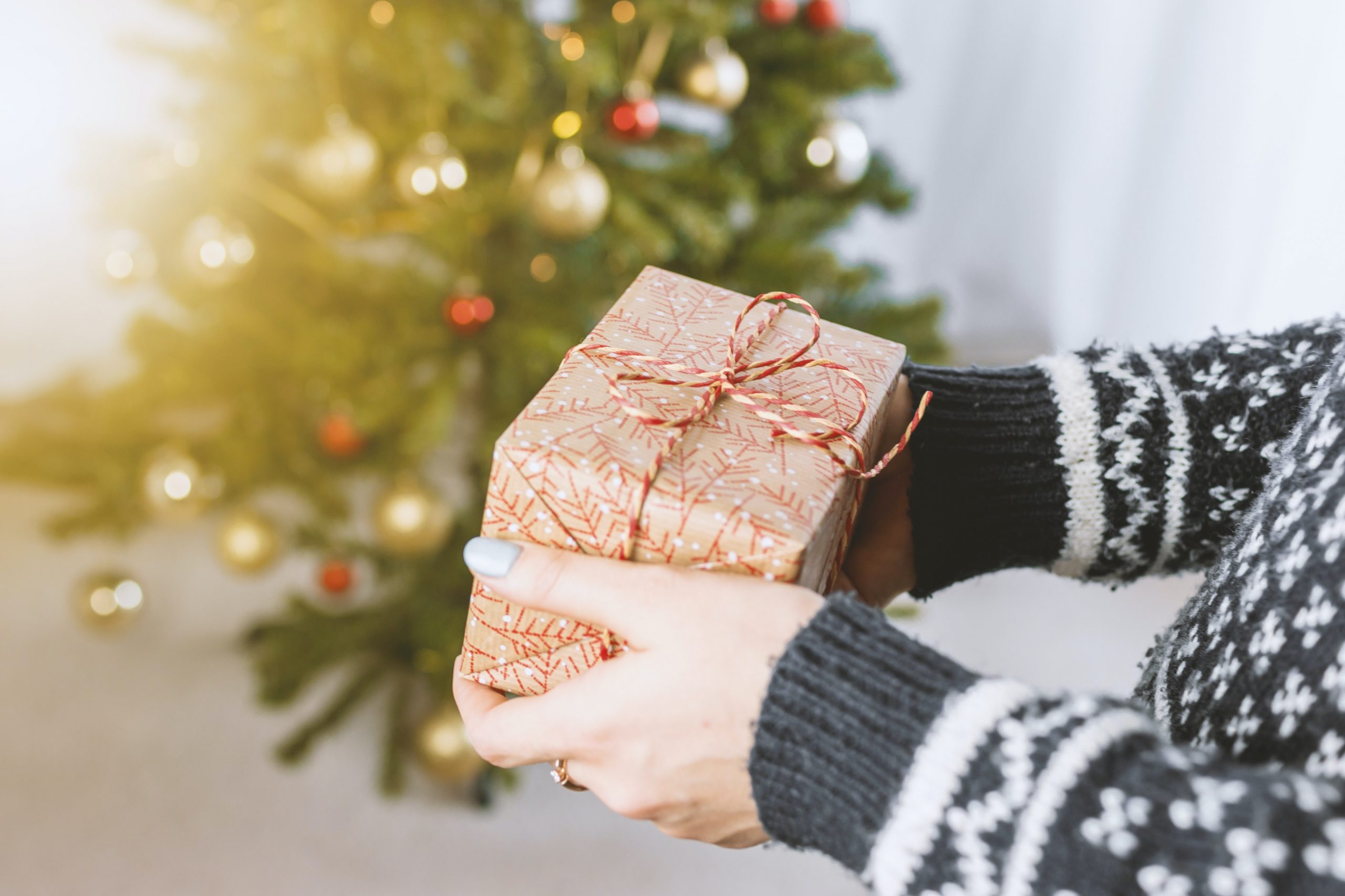 8 Trendy Gift Ideas for Women That She’ll Love