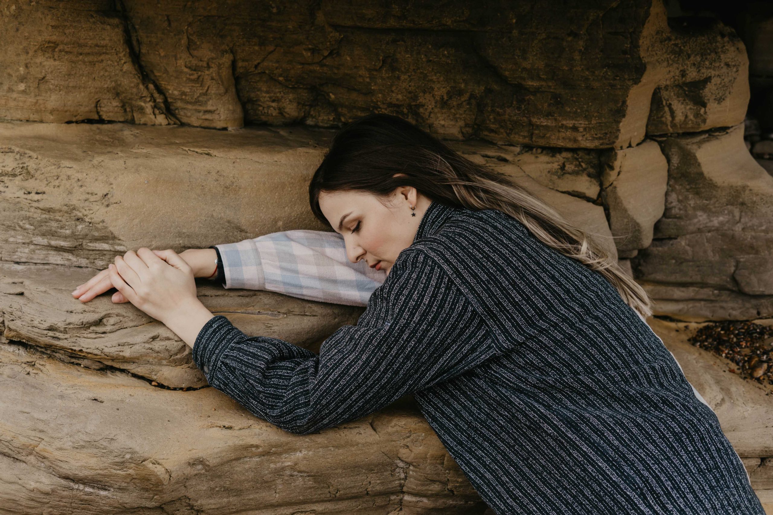 Notable Signs & Ways to Deal With Midlife Crisis in Women