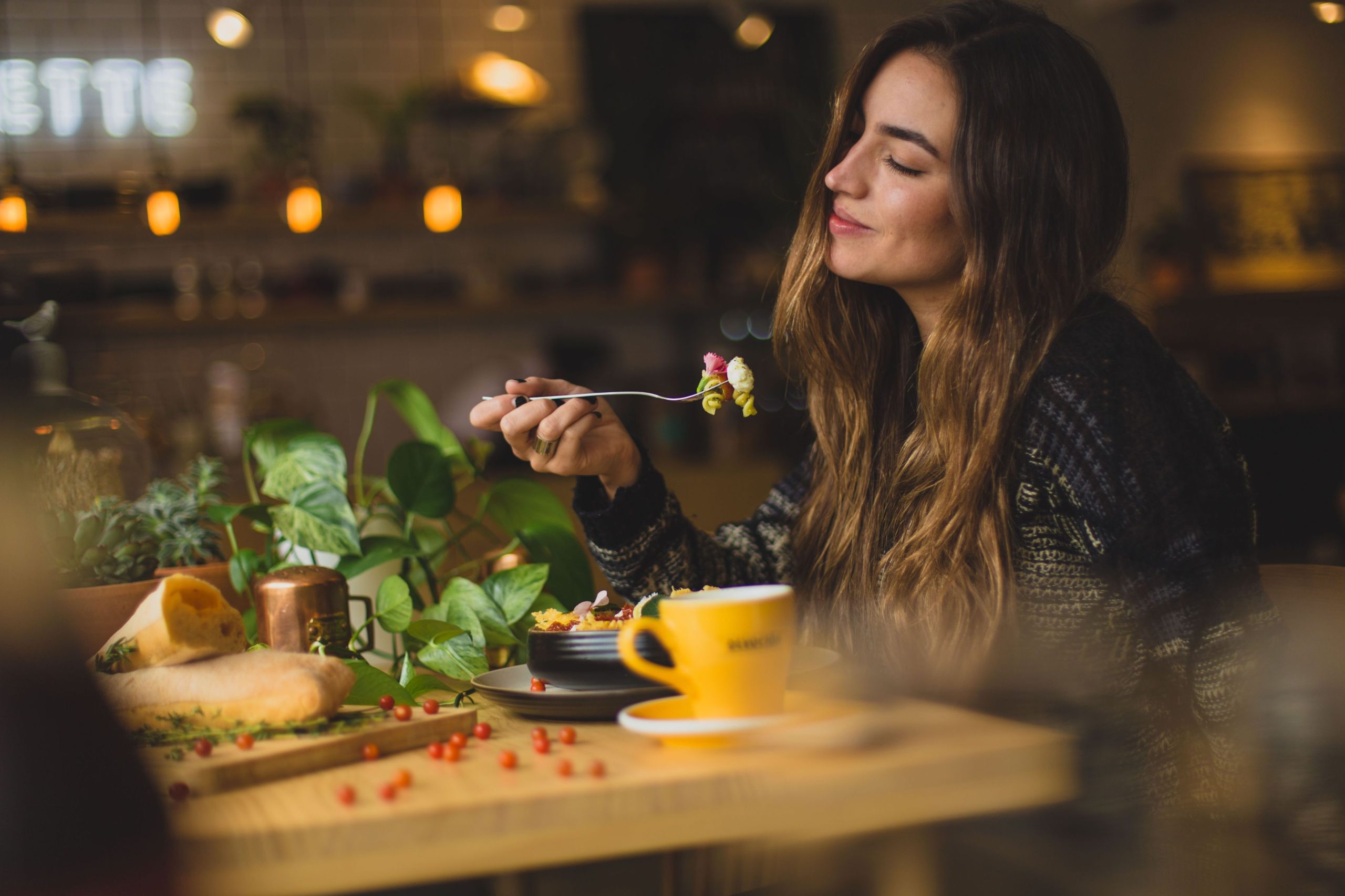 6 Mindful Eating Tips for a Healthy Body & Calm Mind