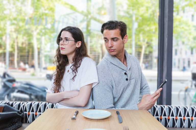 11 Everyday Things Men Find Unattractive in Women