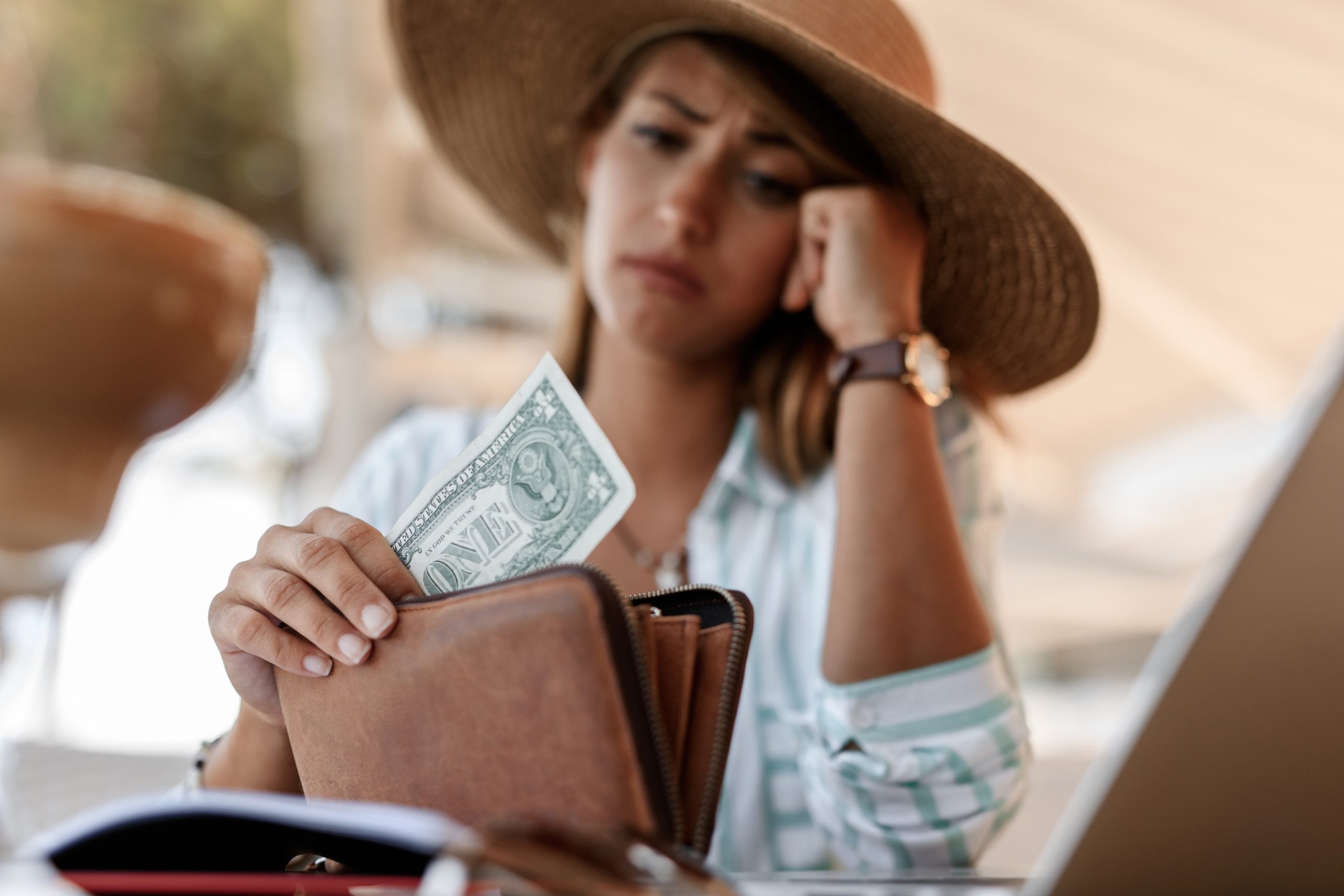 9 Ways to Manage Your Finances When Money is Tight